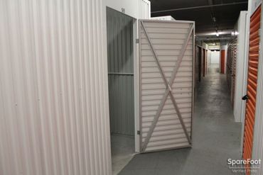 Foster Ravenswood Self Storage - 1800 W Foster Ave Chicago, IL 60640