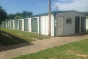 Live Oak Storage- Clifton ,TX - 507 Liveoak Street Clifton, TX 76634