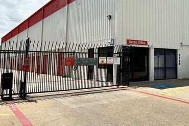 Public Storage - 2105 Winsted Drive Dallas, TX 75214