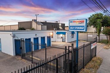 US Storage Centers - 2601 Willowbrook Road Dallas, TX 75220