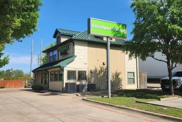 Extra Space Storage - 8555 Manderville Lane Dallas, TX 75231