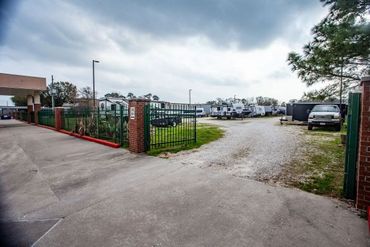 FreeUp Storage Houston Stuebner Airline - 14929 Stuebner Airline Road Houston, TX 77069