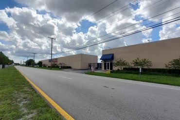 Top Self Storage Miami Gardens - 5100 NW 167th St Hialeah, FL 33014
