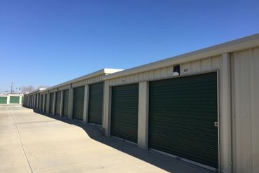 Purely Storage - 1004 South 5th Avenue Avenal, CA 93204