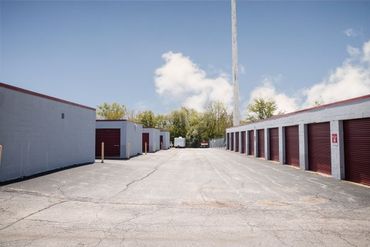 10 Federal Storage - 2710 North Farnsworth Avenue Aurora, IL 60502