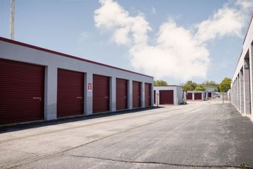 10 Federal Storage - 2710 North Farnsworth Avenue Aurora, IL 60502