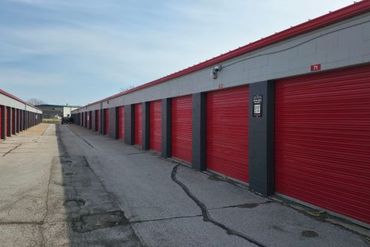 10 Federal Storage - 1624 Fuller Road West Des Moines, IA 50265