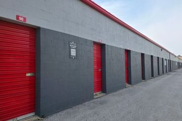 10 Federal Storage - 1624 Fuller Road West Des Moines, IA 50265