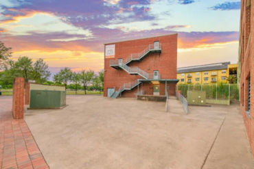 Addison Circle Storage - 15505 Lewis Place Addison, TX 75001