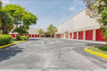 Avid Storage - 8321 Pines Boulevard Pembroke Pines, FL 33024