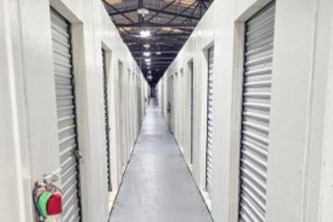 El Camino Self Storage - 2460 De La Cruz Boulevard Santa Clara, CA 95050
