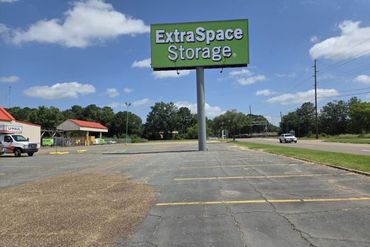 Extra Space Storage - 927 North Robison Road Texarkana, TX 75501