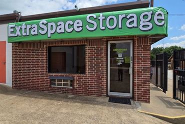 Extra Space Storage - 131 East Hudgins Street Grapevine, TX 76051