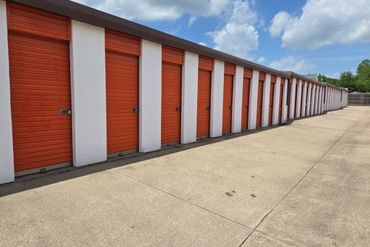 Extra Space Storage - 131 East Hudgins Street Grapevine, TX 76051