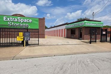 Extra Space Storage - 131 East Hudgins Street Grapevine, TX 76051