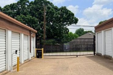 Extra Space Storage - 401 North Scribner Street Grapevine, TX 76051