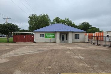 Extra Space Storage - 3706 North Main Street Taylor, TX 76574