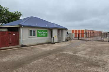 Extra Space Storage - 3706 North Main Street Taylor, TX 76574