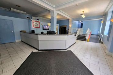 Extra Space Storage - 3839 North Sheffield Avenue Chicago, IL 60613