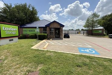 Extra Space Storage - 1800 West Sublett Road Arlington, TX 76017