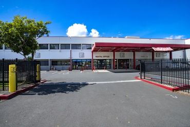 Hawai'i Self Storage - Iwilei - 907 Dillingham Boulevard Honolulu, HI 96817