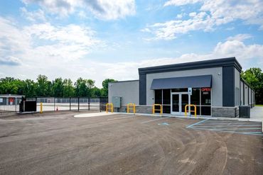 Jefferson Self Storage - 3301 Schlosser Farm Way Jeffersonville, IN 47130