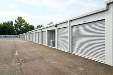 Jefferson Self Storage - 3301 Schlosser Farm Way Jeffersonville, IN 47130