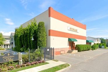 Lindenhurst Self Storage - 180 Travis Street Lindenhurst, NY 11757
