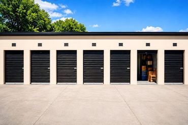 Miles of Storage - 1434 Main Street Anderson, IN 46016