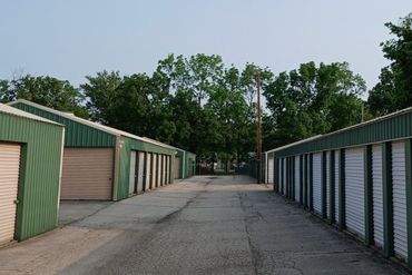 Miles of Storage - 401 Porterfield Avenue Richmond, IN 47374