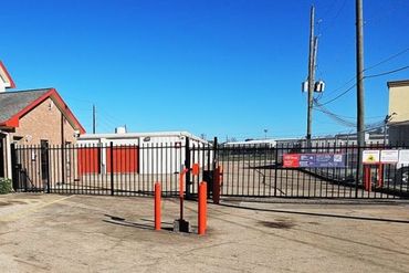 Public Storage - 350 W Rankin Rd Houston, TX 77090