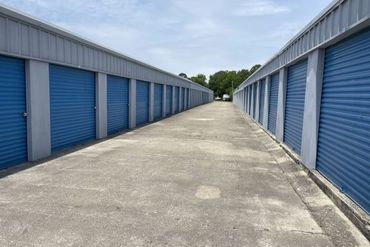Radiant Storage - 6111 Gulfway Drive Groves, TX 77619