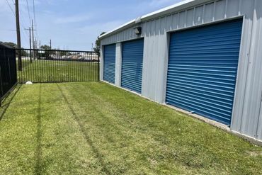 Radiant Storage - 6111 Gulfway Drive Groves, TX 77619