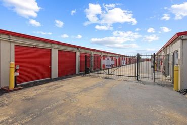 Small Town Storage - 9900 Rowlett Road Houston, TX 77075