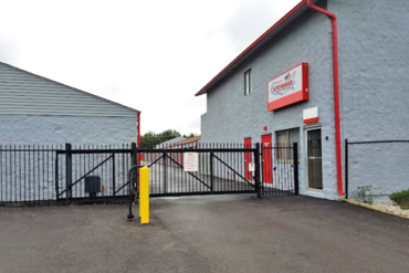 Storage Rentals of America - 210 John Street North Aurora, IL 60542