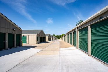 StorageMart - 9200 N Oak Trafficway Kansas City, MO 64155