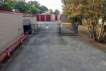 The Storage Place - 2903 West Oak Street Palestine, TX 75801