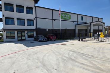 Extra Space Storage - 4231 East Loop 1604 North Converse, TX 78109