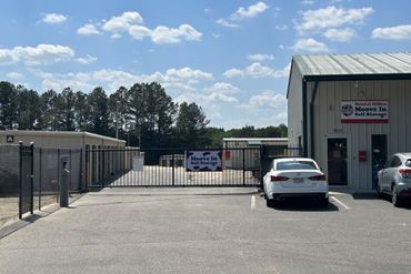 Investment Real Estate Management - Moove In Self Storage - Moove In - Pinehurst - 7500 U.S. 15 West End, NC 27376