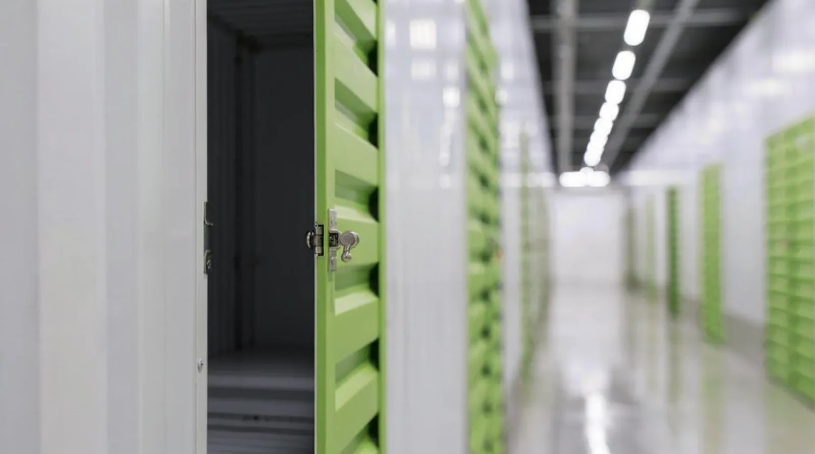 A 10x25 unit offers a balance of space, flexibility, and value for those who need large storage capacity